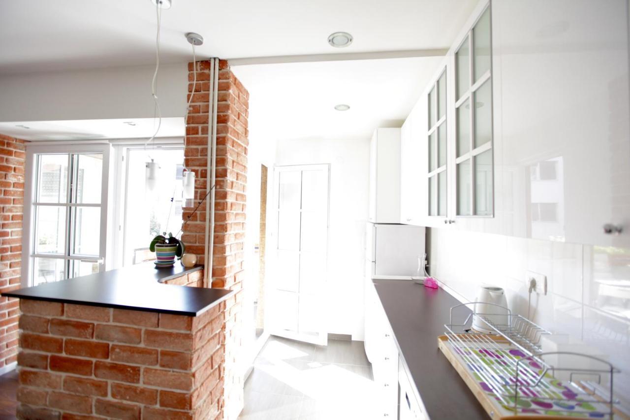 Brick Apartment On Macedonia Pedestrian Street スコピエ エクステリア 写真