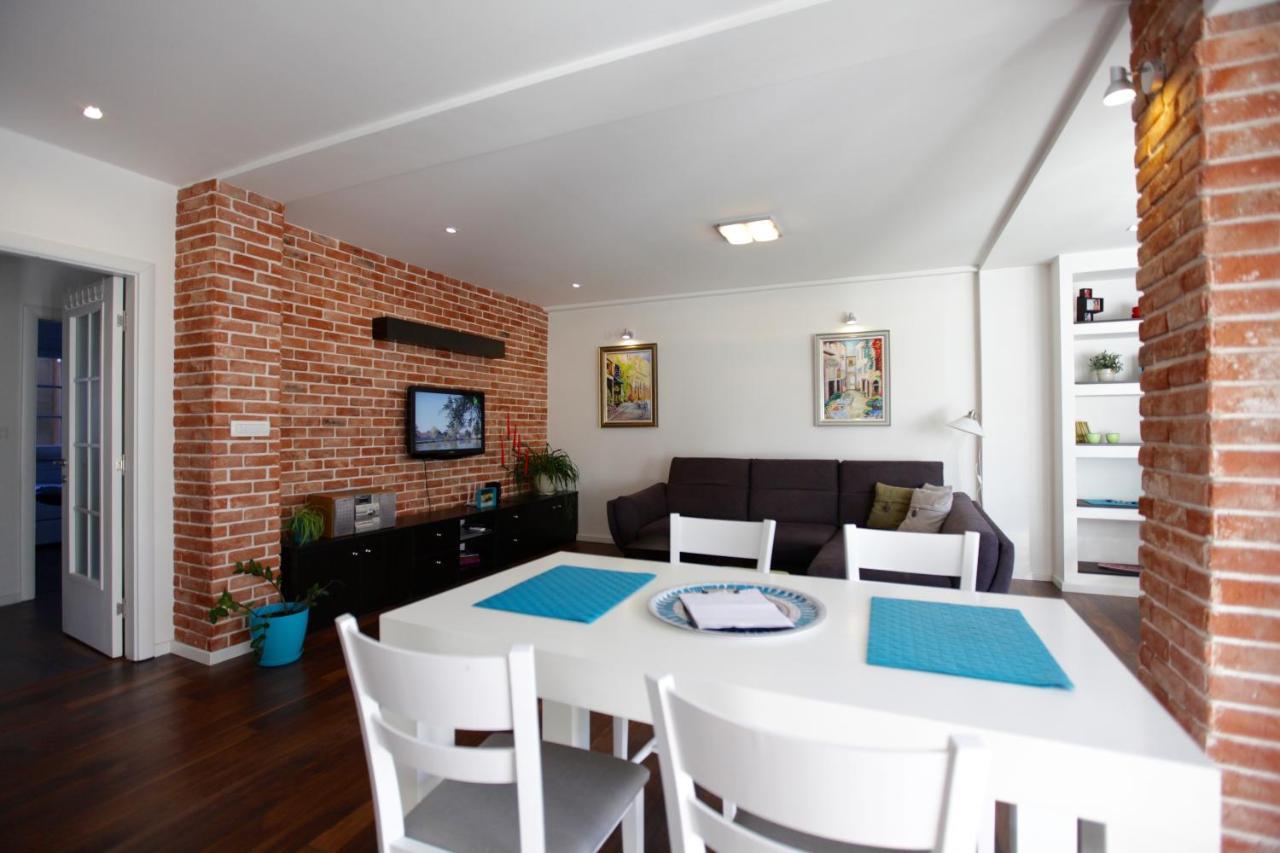 Brick Apartment On Macedonia Pedestrian Street スコピエ エクステリア 写真