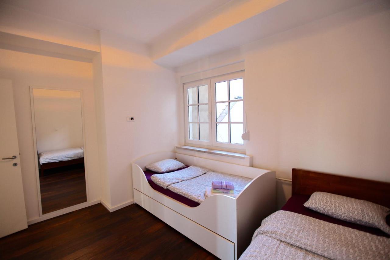 Brick Apartment On Macedonia Pedestrian Street スコピエ エクステリア 写真