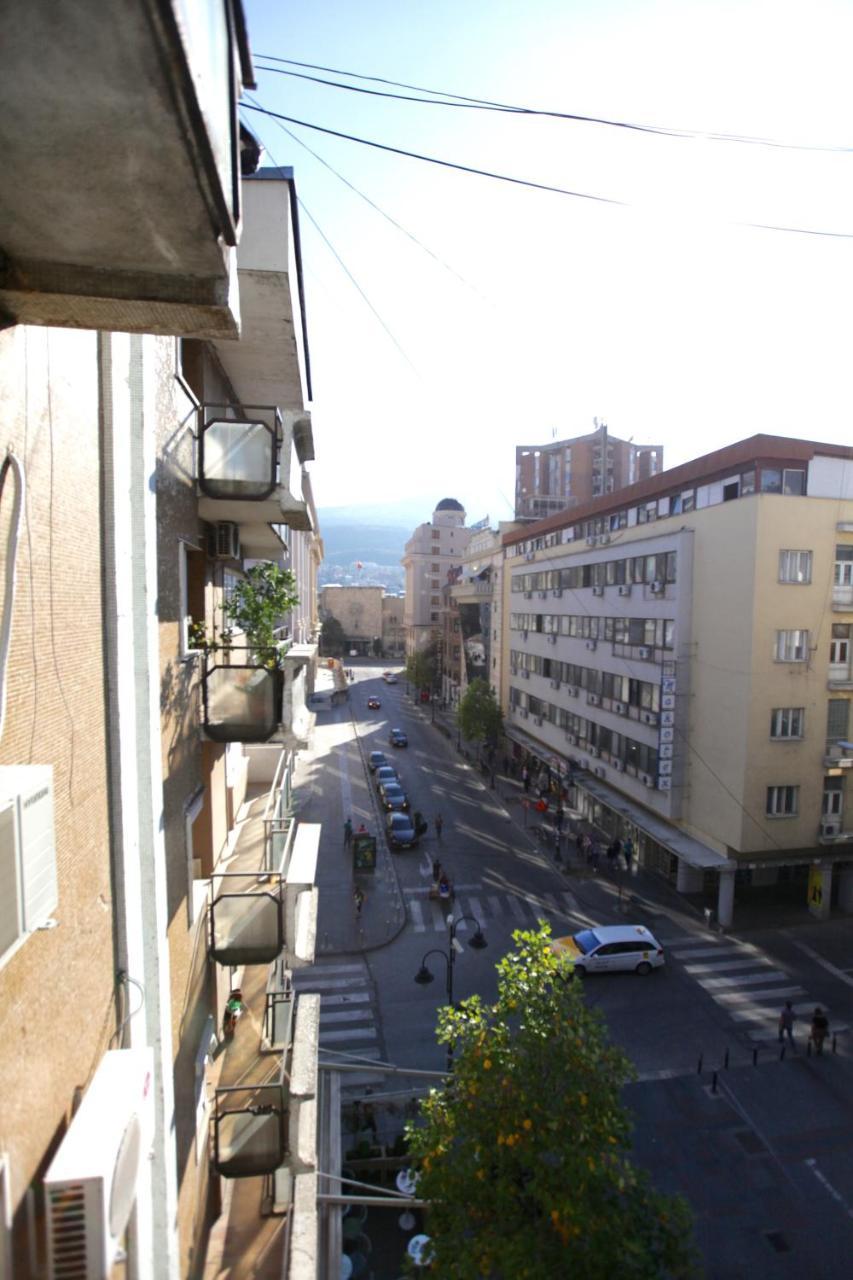 Brick Apartment On Macedonia Pedestrian Street スコピエ エクステリア 写真