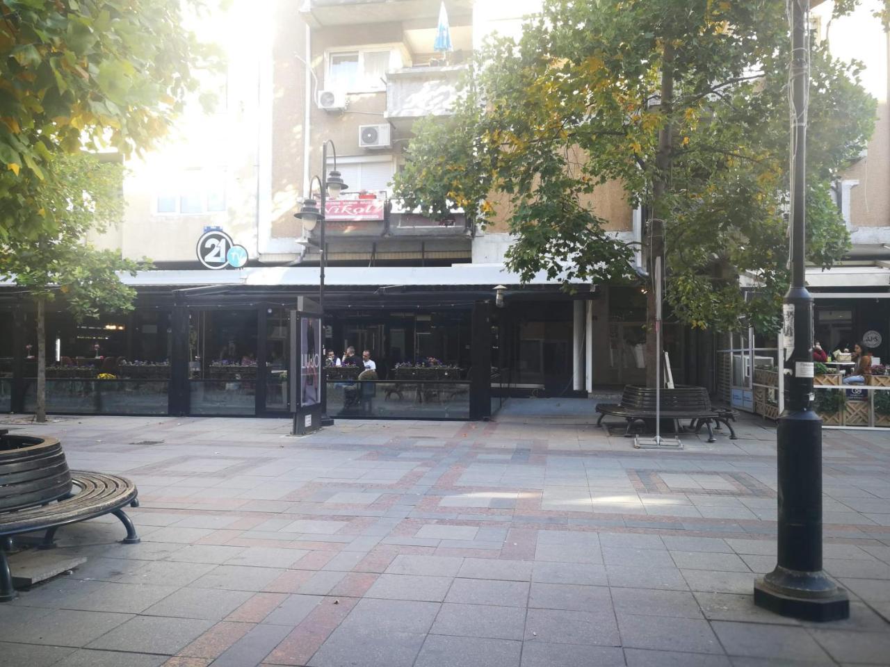 Brick Apartment On Macedonia Pedestrian Street スコピエ エクステリア 写真